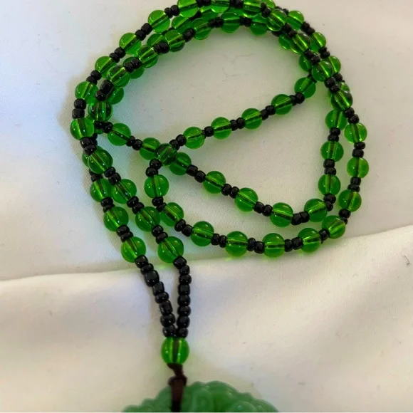 CARVED GREEN JADEITE PENDANT  NECKLACE SHOWING PHOENIX AND DRAGON - Picture 4 of 4